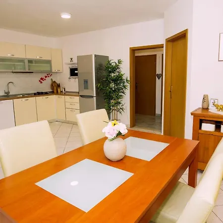 Mendula Apartament *